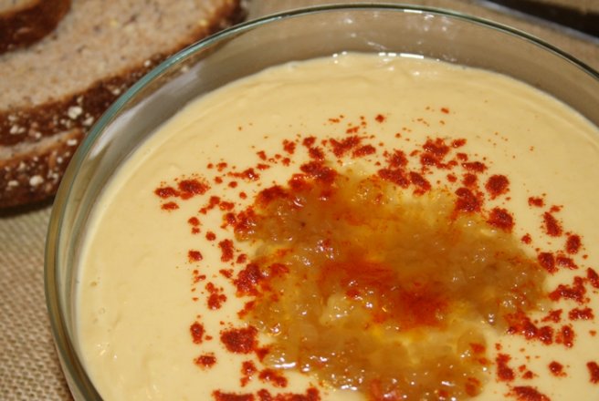 Humus reteta cu ceapa caramelizata