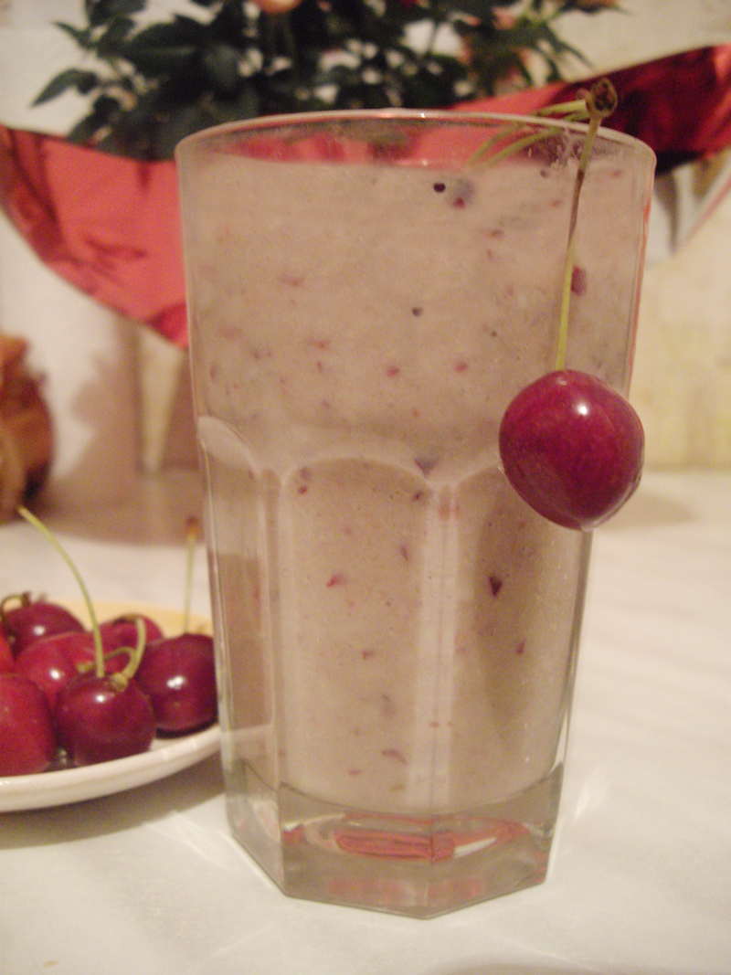 Milkshake de banane cu cirese