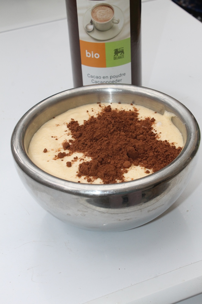 Rulada cu crema de cacao si nuca de cocos