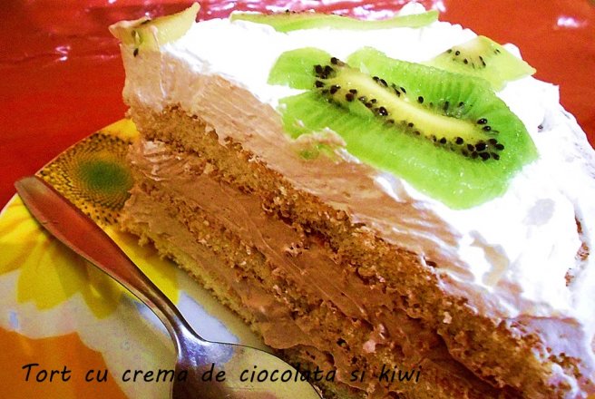 Tort cu crema de ciocolata si kiwi