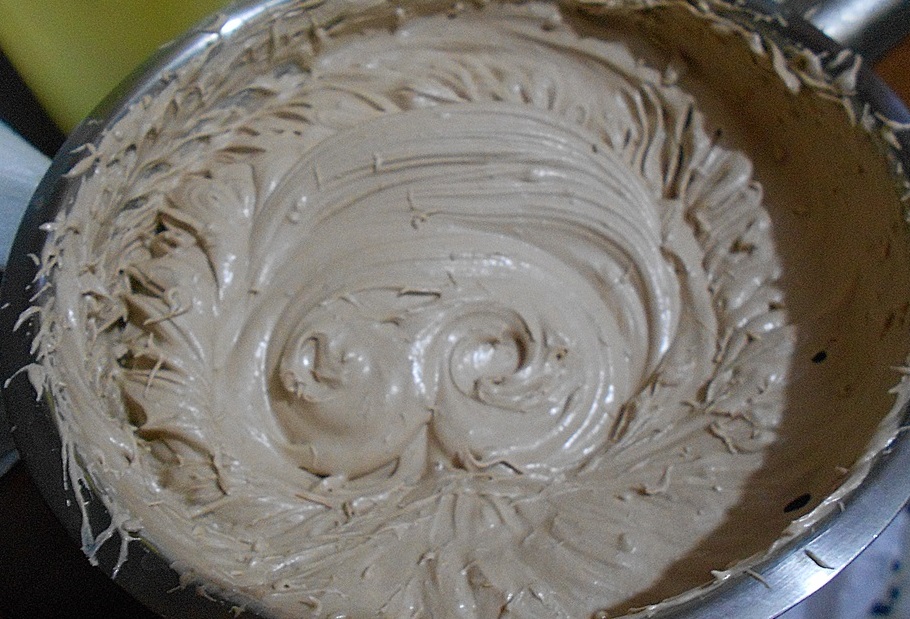 Tort cu crema de ciocolata si kiwi