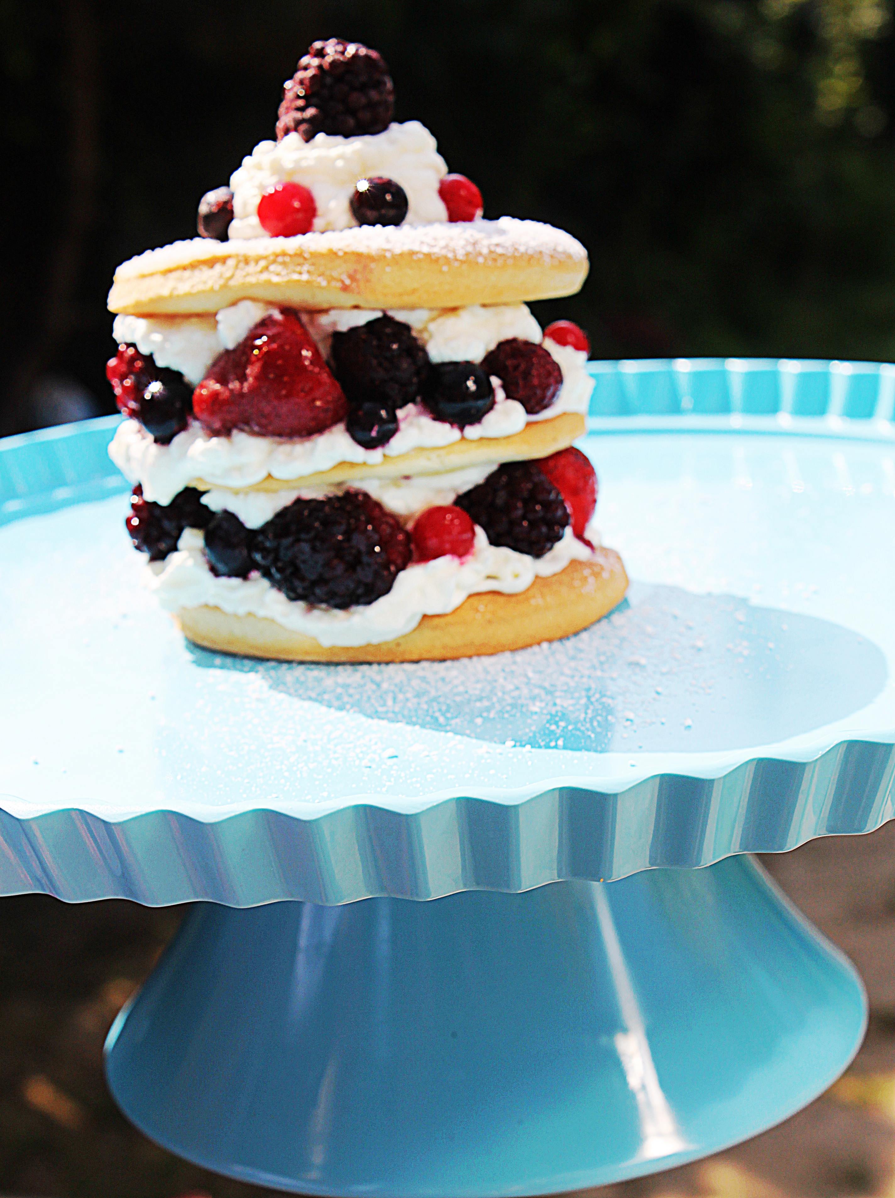 Mille-feuilles sablé cu fructe de padure