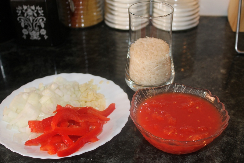 Chiftelute de cod cu pilaf de ardei(Pataniscas de bacalhau com arroz de pimentos)