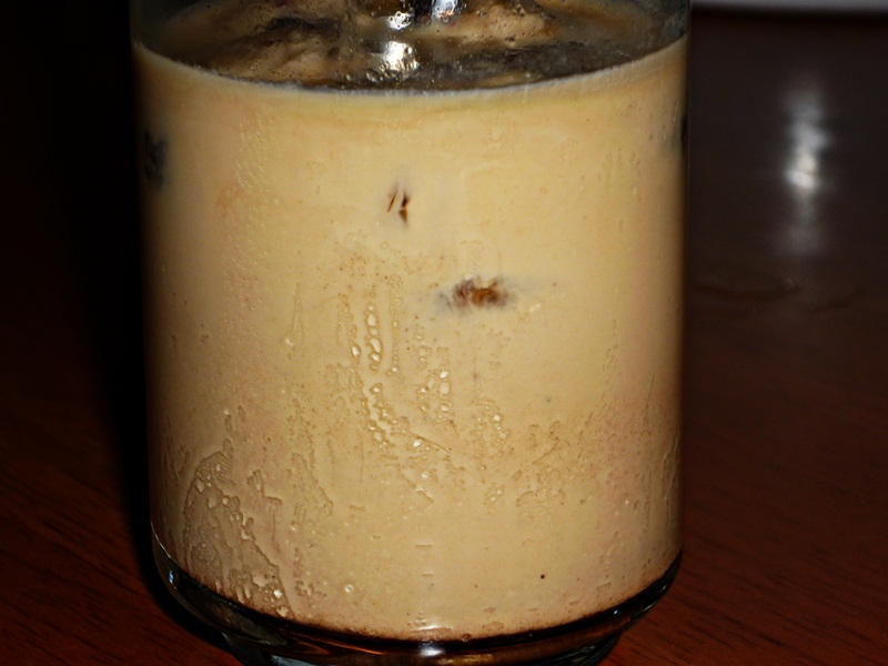 Inimioare de cafea inghetata, cu lapte (Ice coffee)