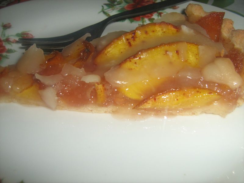 Tarta cu nectarine si dulceata de gutui