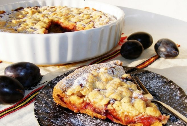 Tarta cu prune si crumble