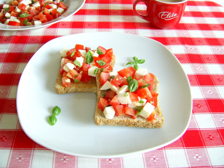 Bruschetta caprese