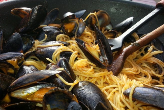 Spaghette cu cozze (midii sau scoici)