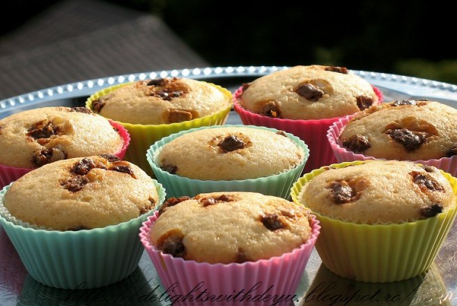 Muffins cu vanilie si bucati de ciocolata