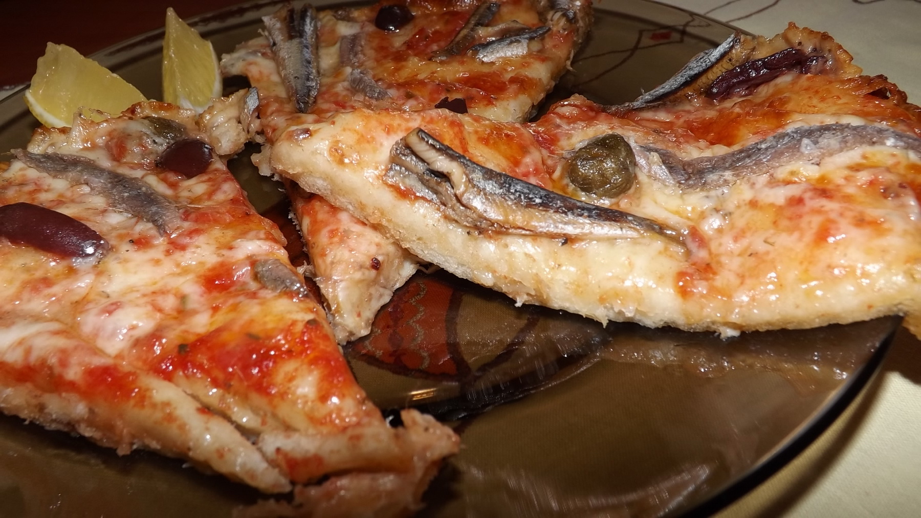 Pizza cu sardele si sardine