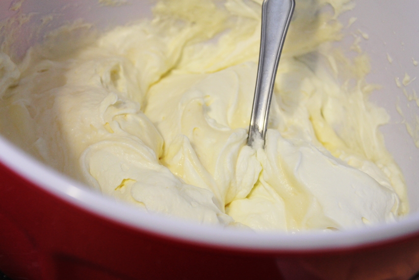 Tarta cu zmeura si crema de mascarpone