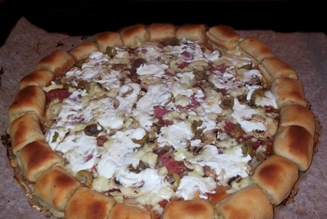 Pizza cu margine de branza