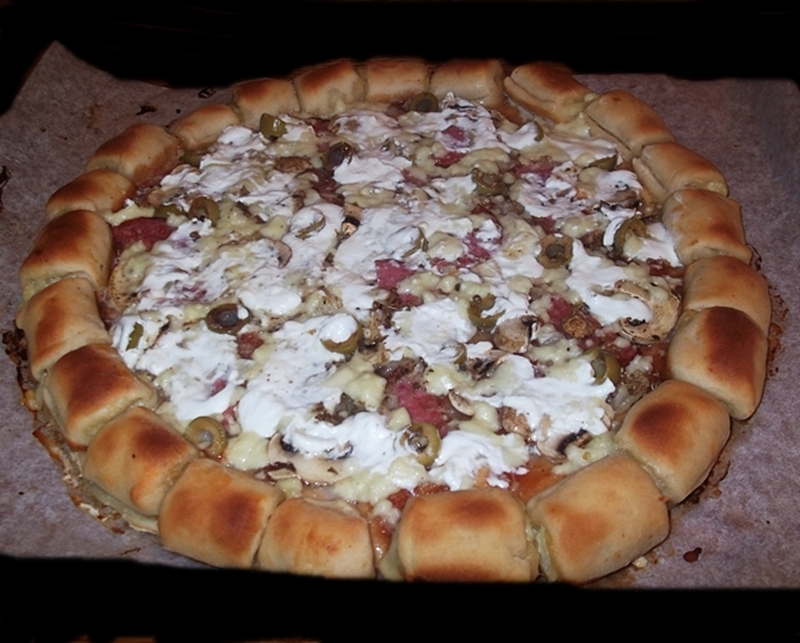 Pizza cu margine de branza