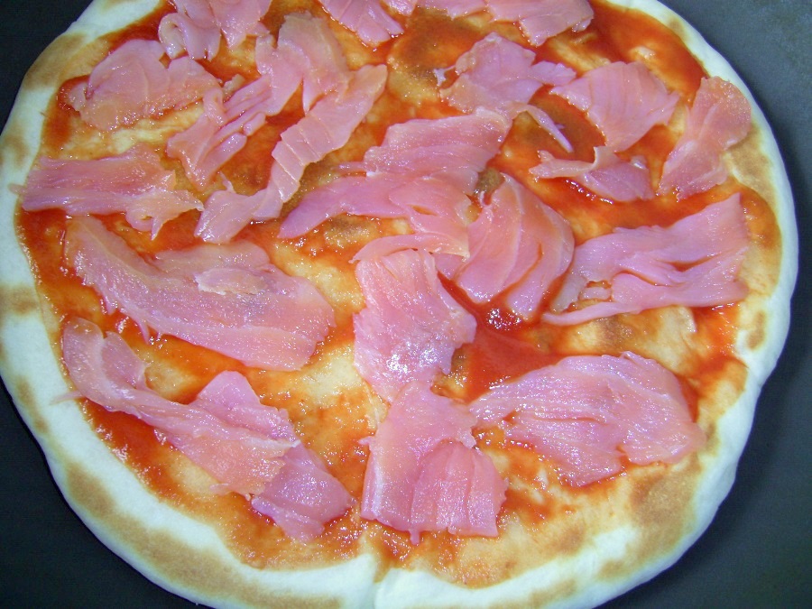 Pizza cu somon afumat la tigaie