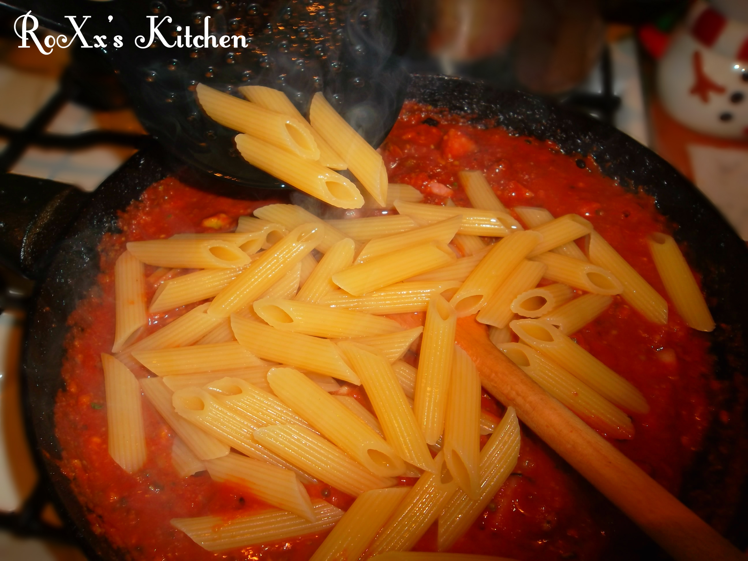 Penne cu sos de rosii si avocado