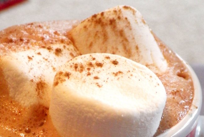 Ciocolata calda cu marshmallows