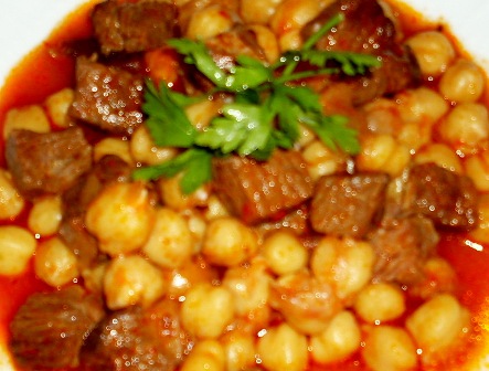 Mancarica de naut cu carne, reteta simpla si gustoasa
