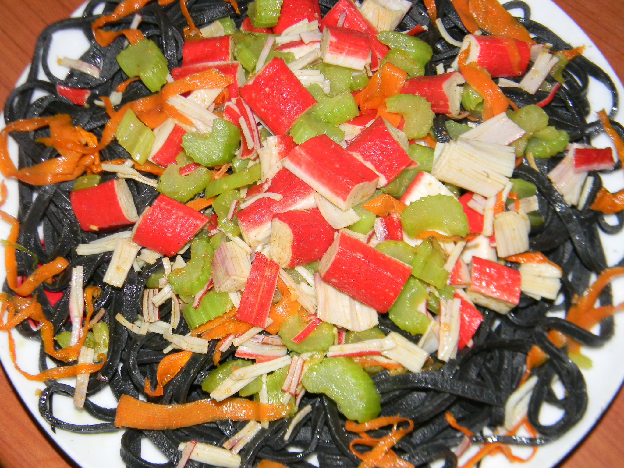 Tagliolini  negre cu surimi