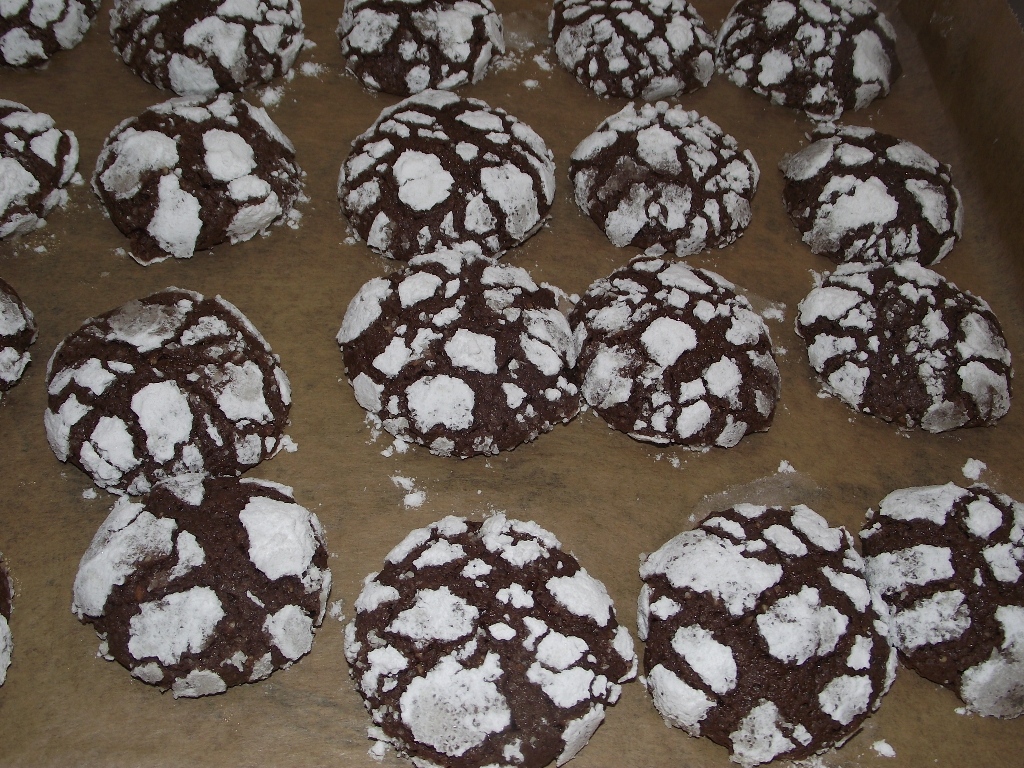 Fursecuri cu ciocolata si nuca (chocolate crinkles)