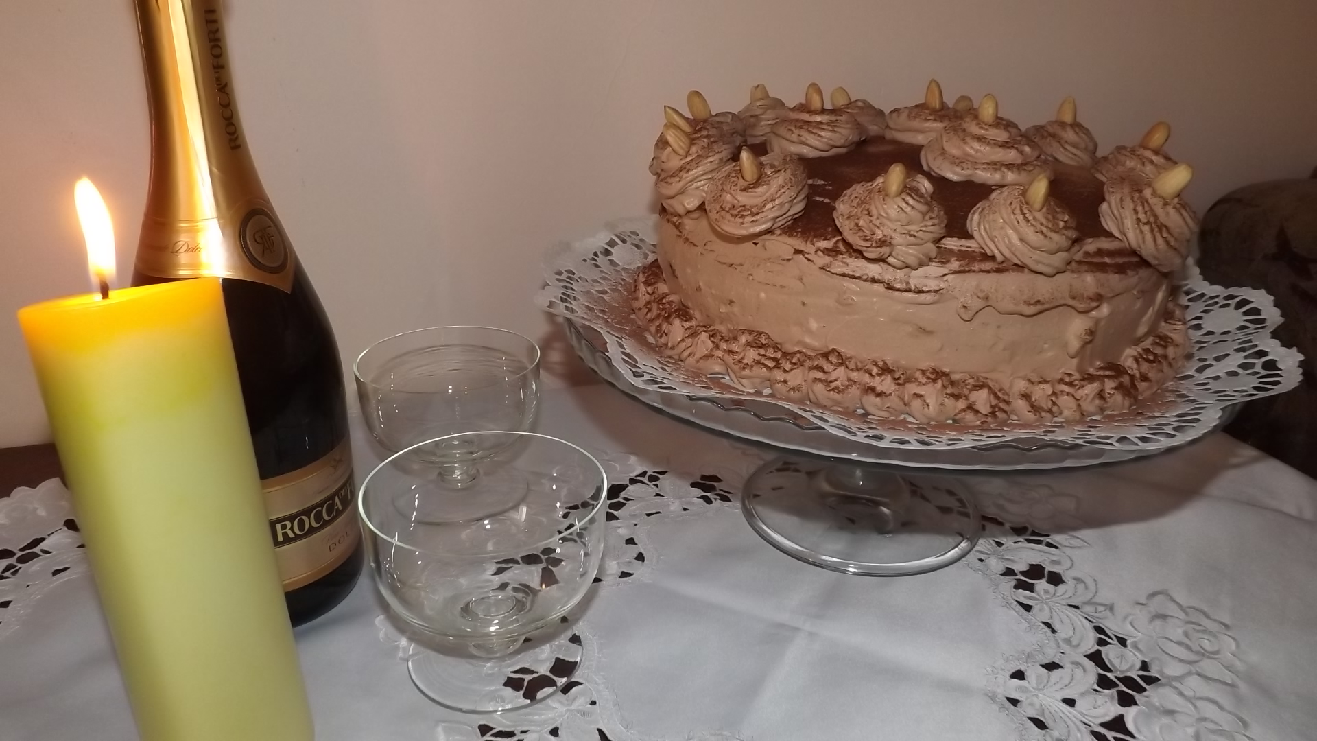 Tort cu migdale, crema de lapte si ganache