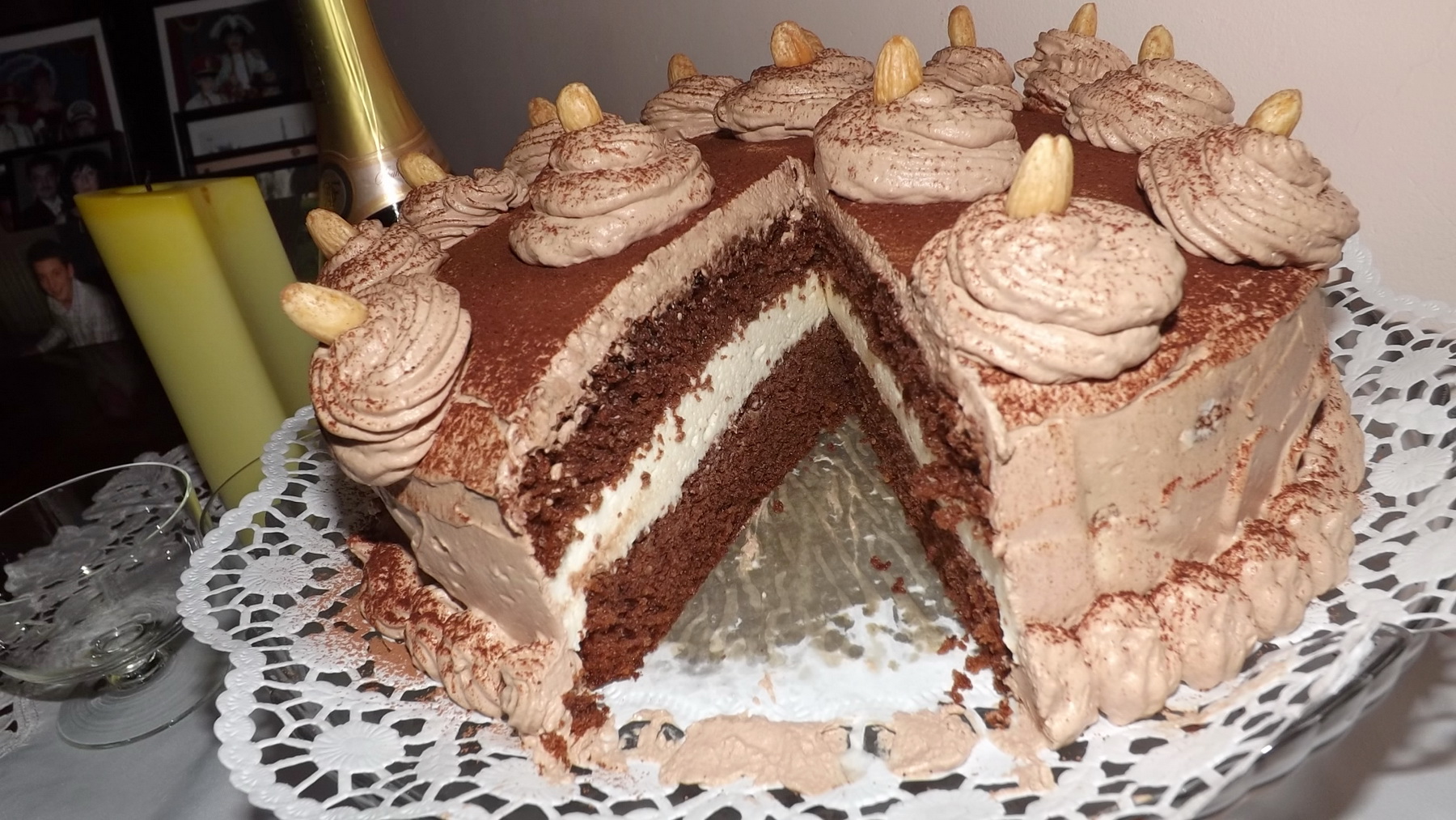 Tort cu migdale, crema de lapte si ganache