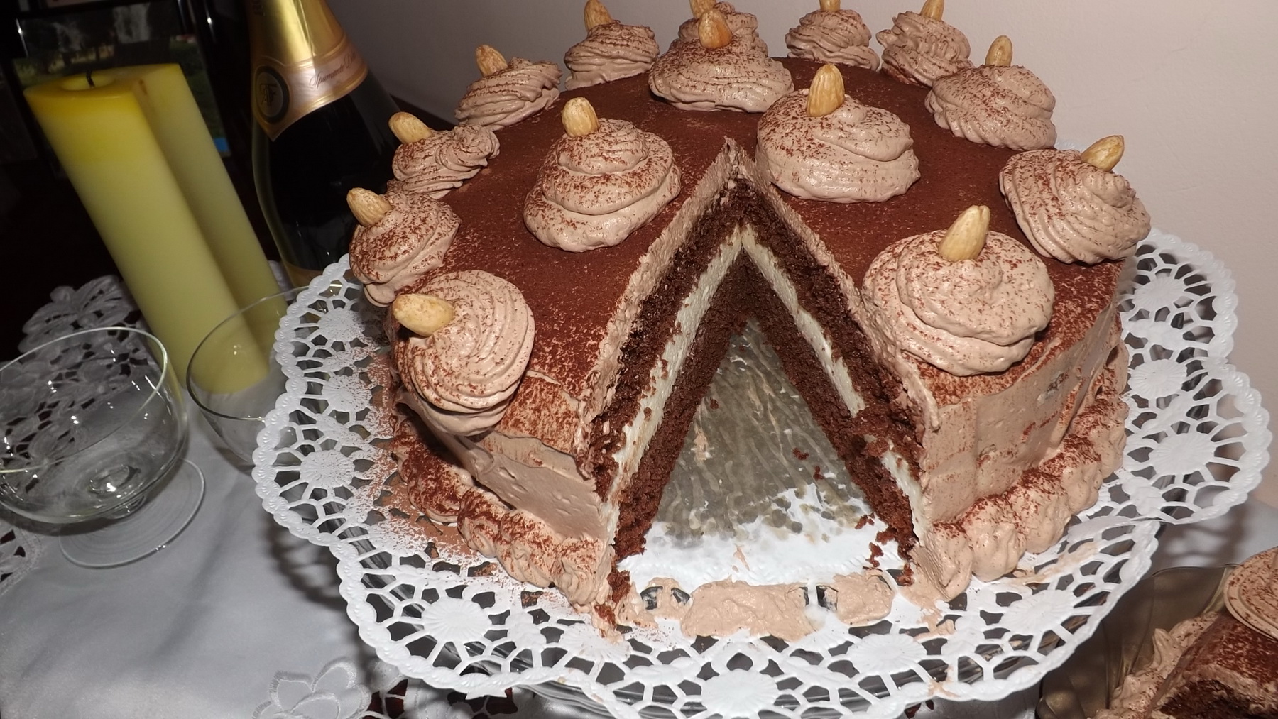 Tort cu migdale, crema de lapte si ganache