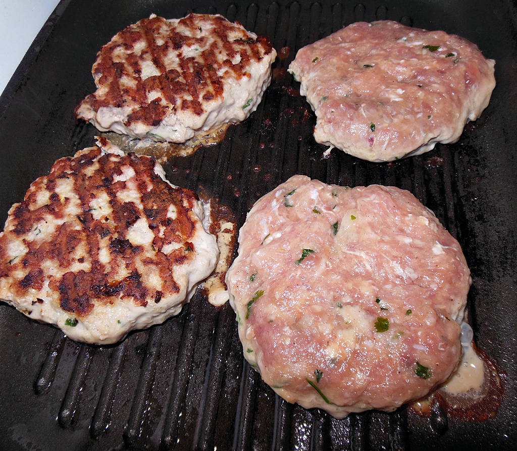 Hamburger pregatit in casa