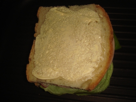 Sandwich cald cu cascaval a la Nigella