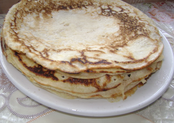 Pacheţele din clătite cu brânză biscuiţi şi gem