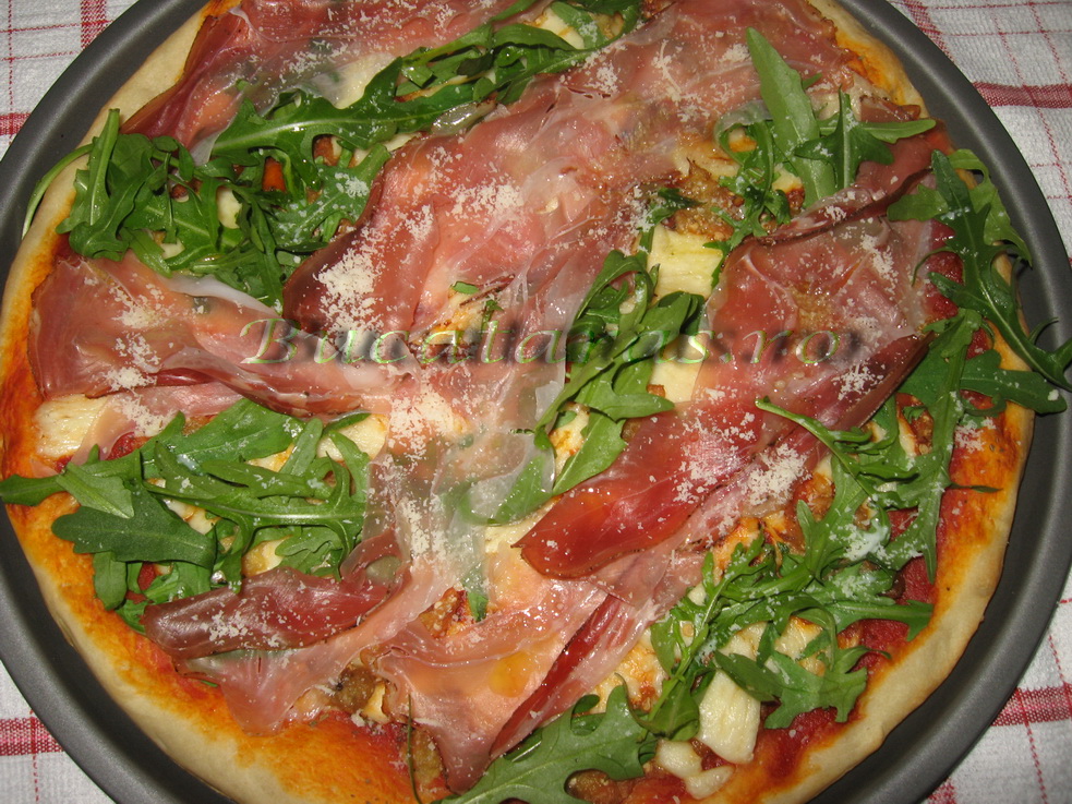 Pizza cu rucola si prosciutto crudo