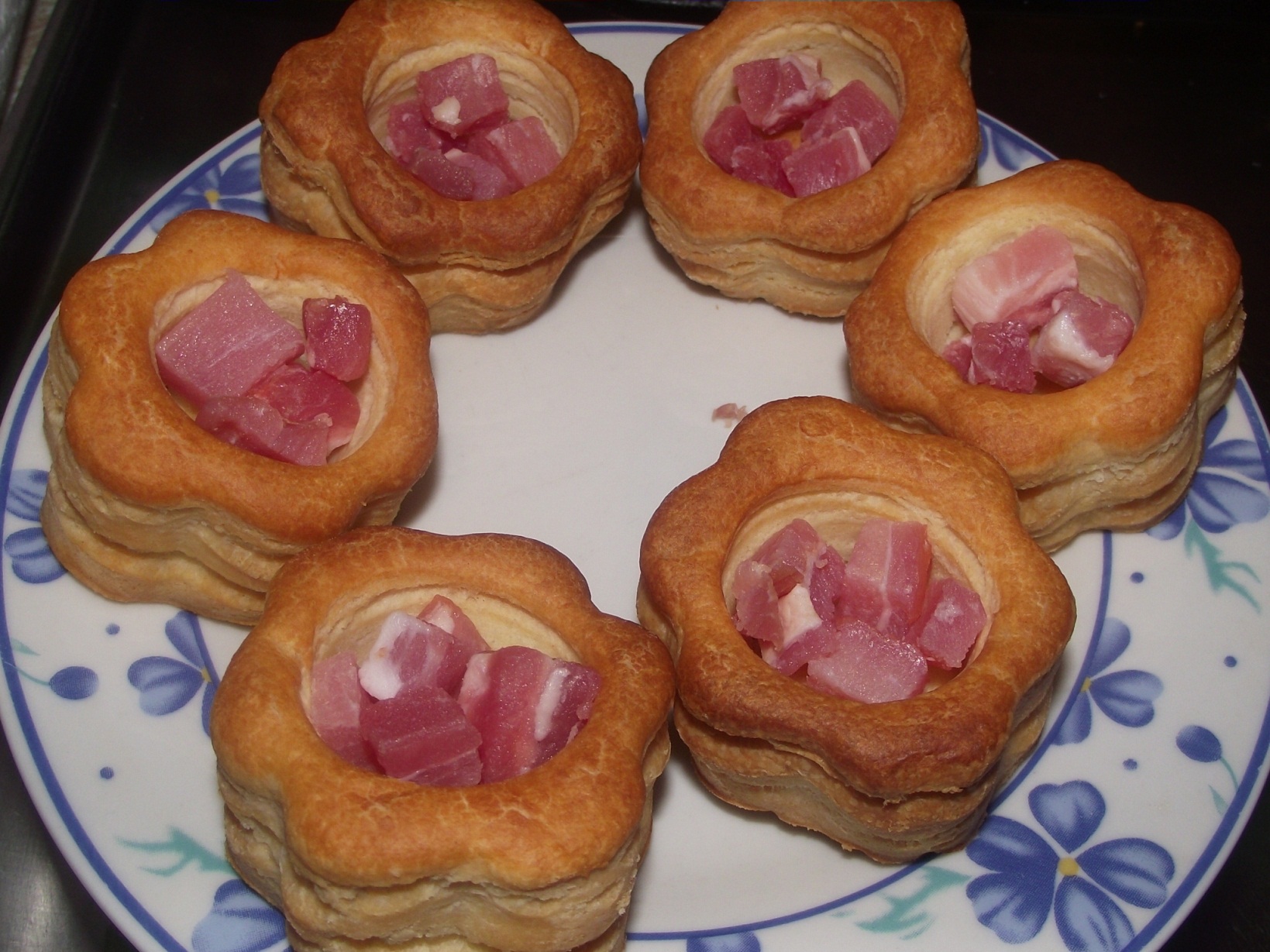 Vol-au-vent umplute-aperitiv cald