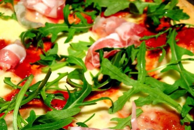 Pizza cu rucola și Pancetta