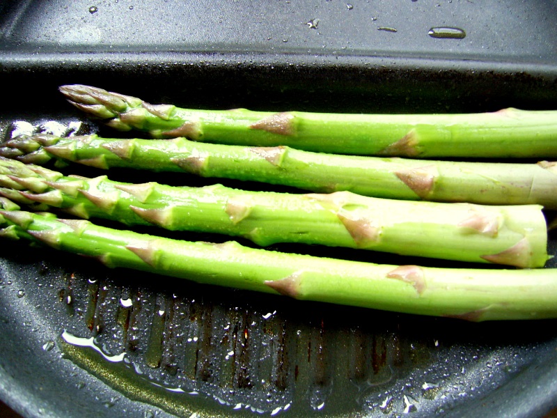 Grilled asparagus - Sparanghel la grill