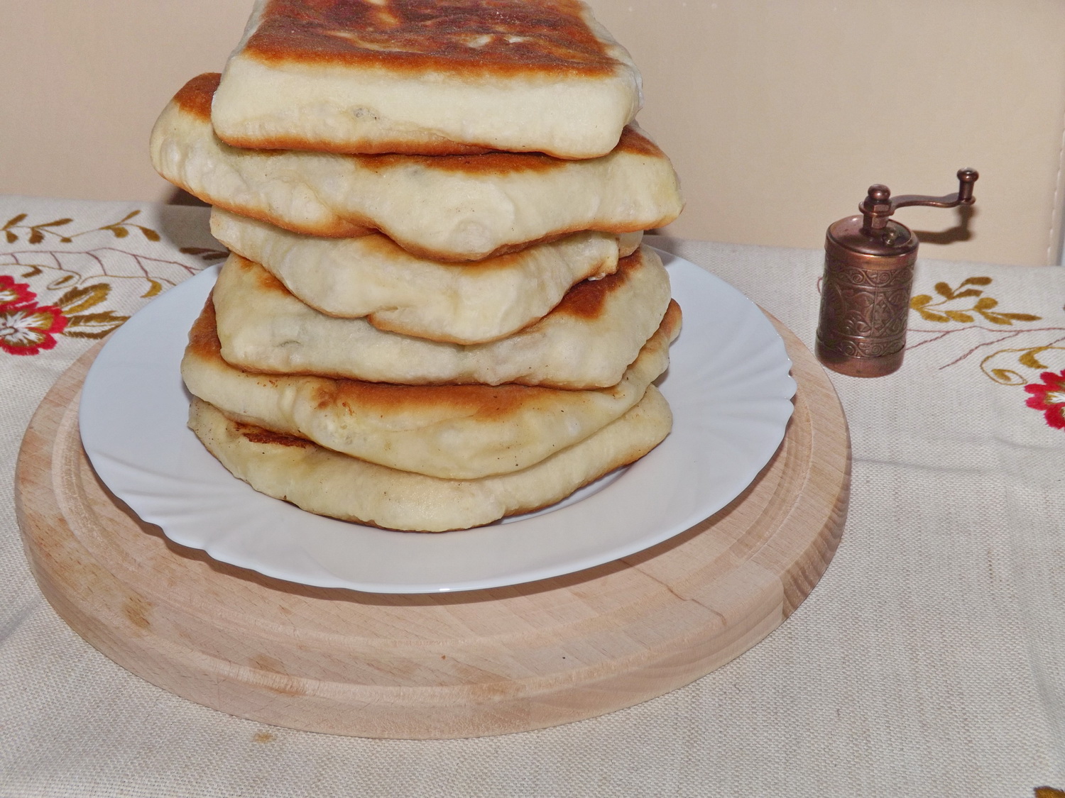 Placinte cu salata, leurda si branza feta