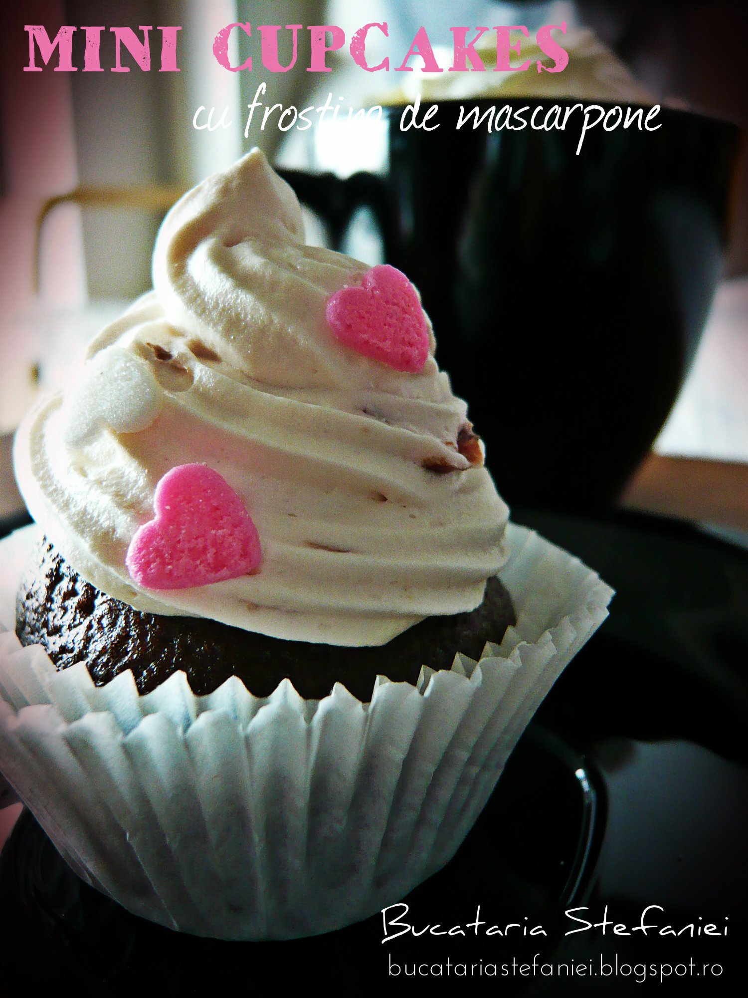 Mini cupcakes cu visine si frosting de mascarpone