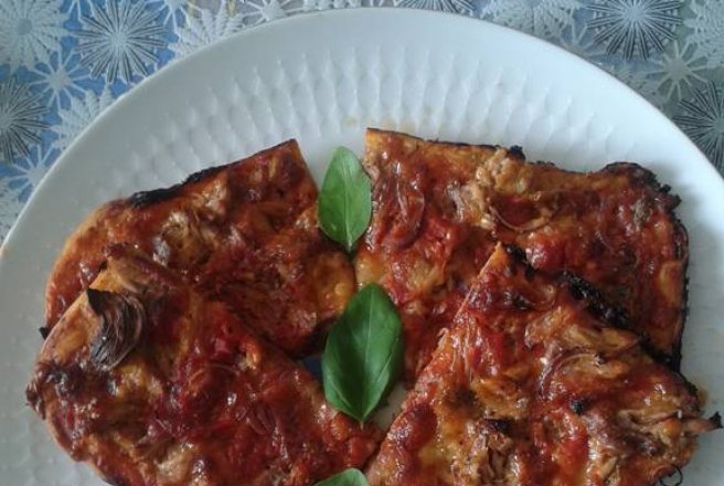 Pizza cu ton si anchoa