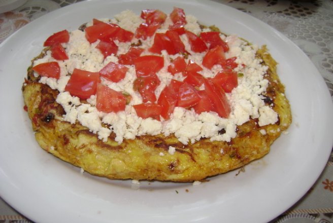 Omletă cu brânză şi roşii