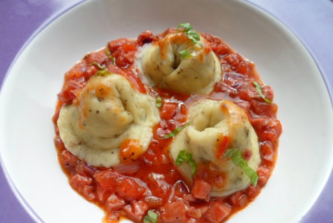 Tortellini de casa umplute cu ficat de pui