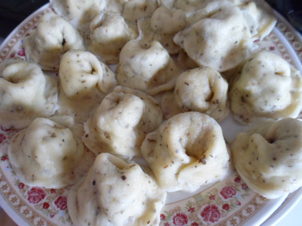 Tortellini de casa umplute cu ficat de pui