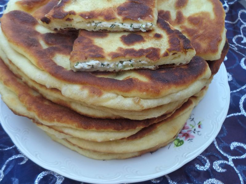 Placinte la tigaie cu cas si marar verde