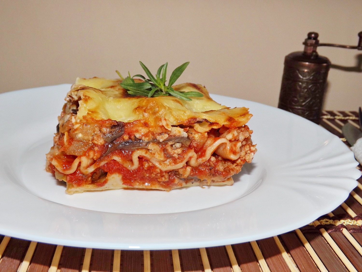 Lasagna cu vinete, dovlecei si carne de porc