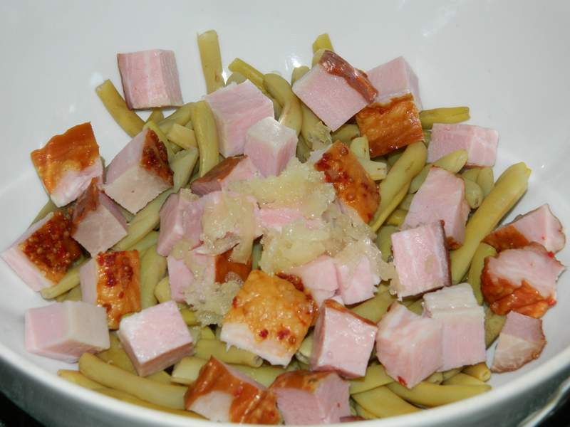 Salata de pastai cu pastrama si maioneza