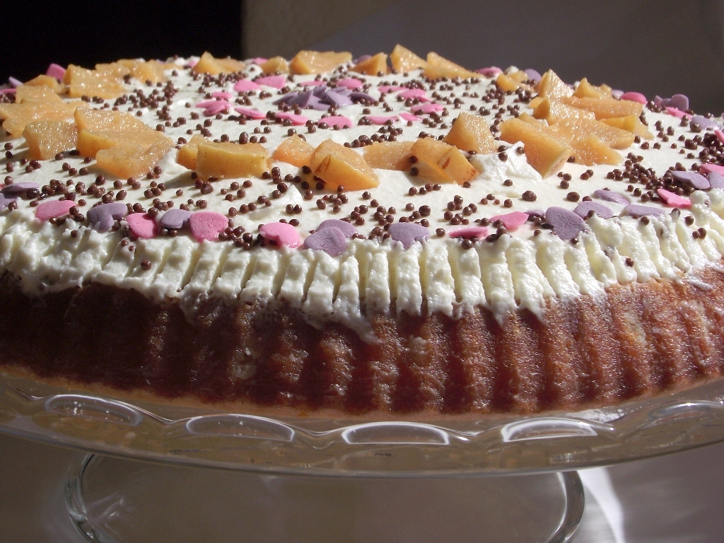 Tarta cu struguri, piersici si crema de mascarpone