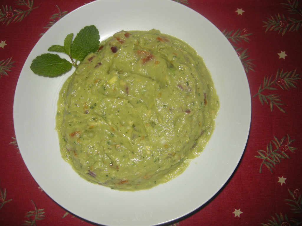 Salata de avocado