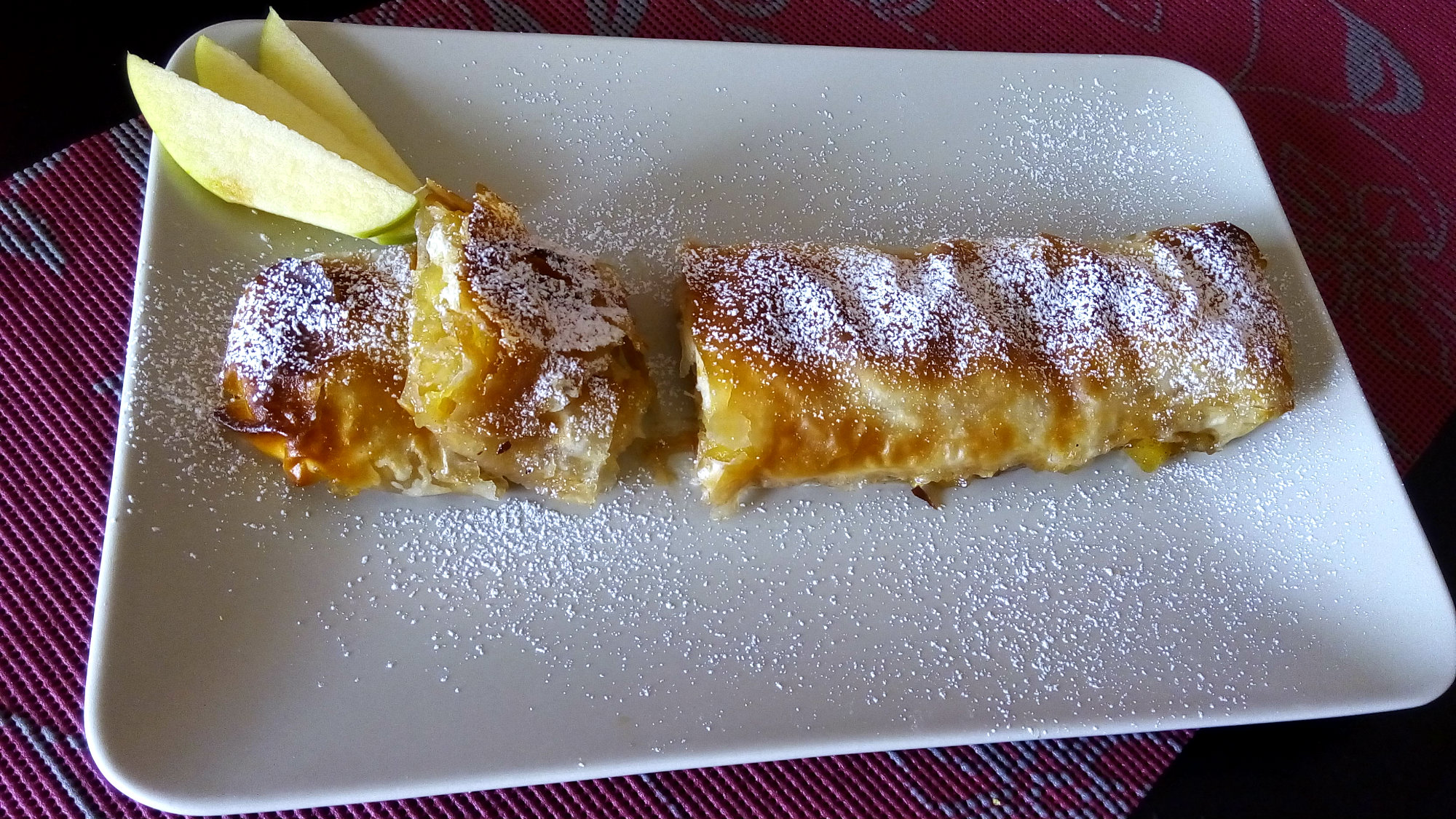 Strudel cu mere