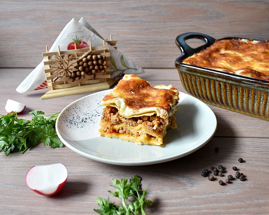 Lasagna cu Carne: Reteta savuroasa si usor de pregatit pentru o cina in familie