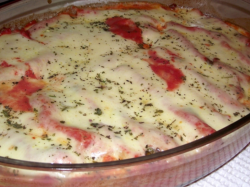 Cannelloni cu carne si suc de rosii