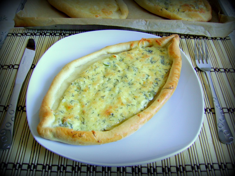 Barcute cu branza - Pide - Pizza turceasca