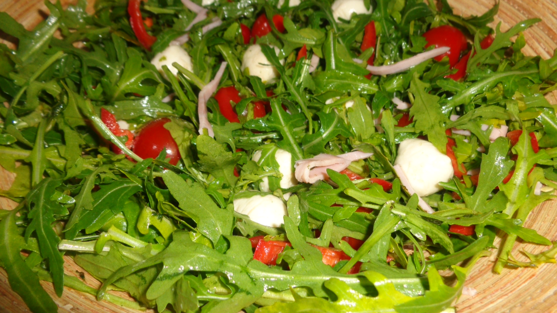 Salata de rucola cu mozzarella