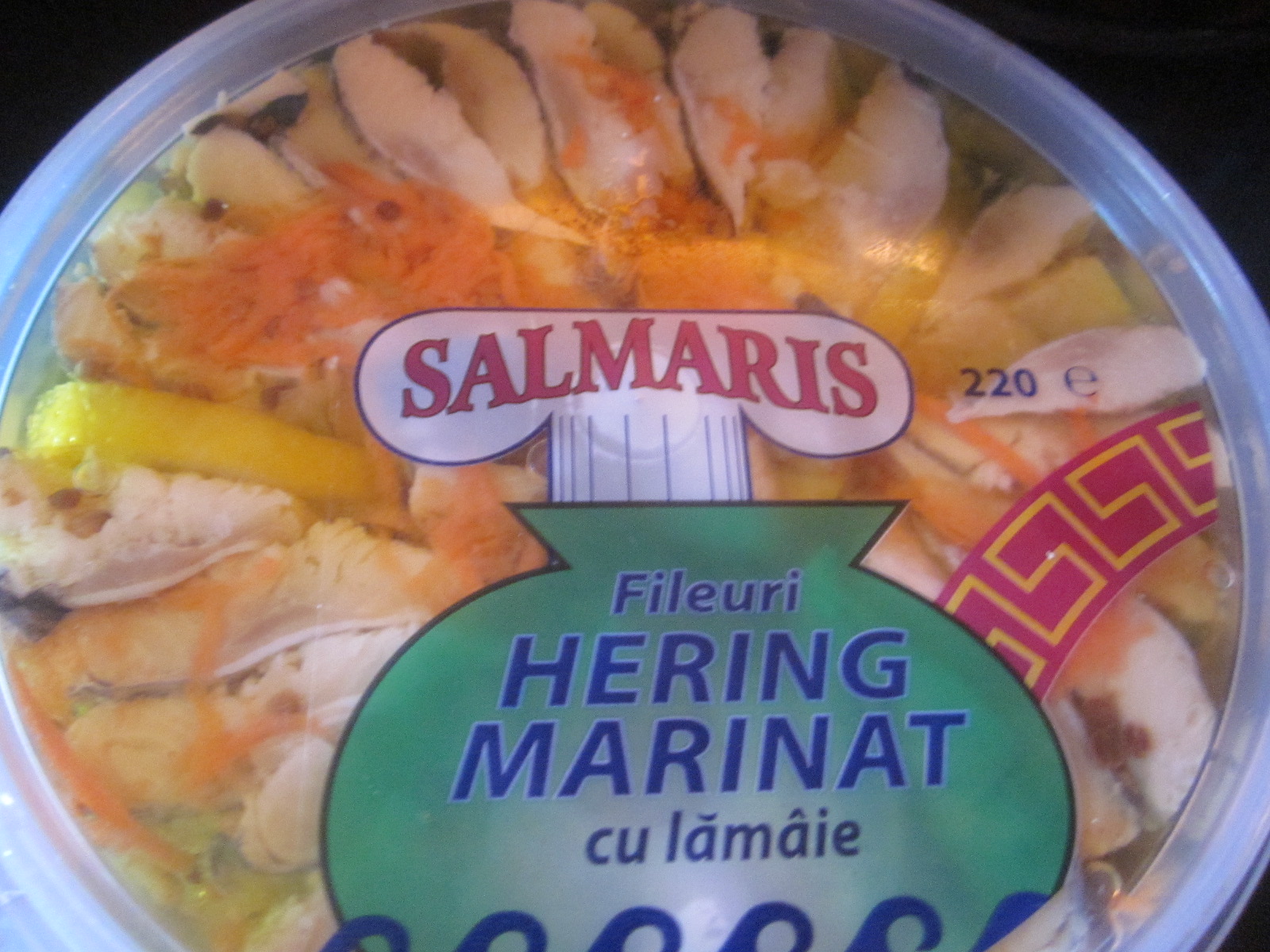 Salată de cartofi cu hering marinat,  surimi și capere